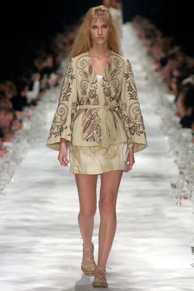 Look 15